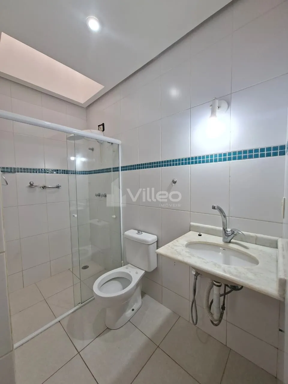 Imagem Venha conhecer e se encantar por essa confortável casa num dos condomínios mais tradicionais de So...