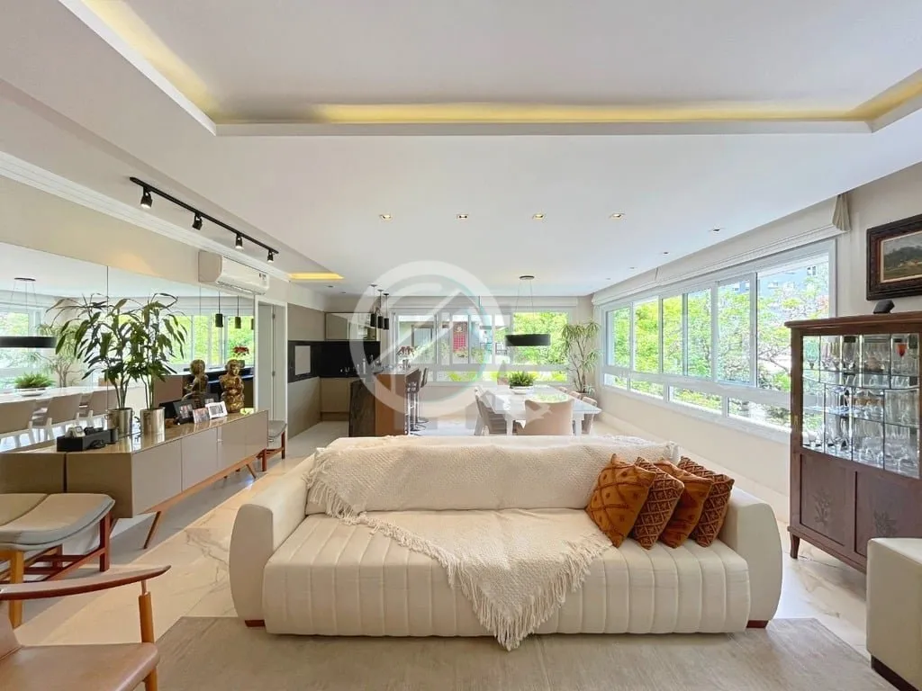Imagem Apartamento de 170 m², mobiliado e decorado, 3 suítes e 3 vagas no bairro Petrópolis. Imóvel pos...