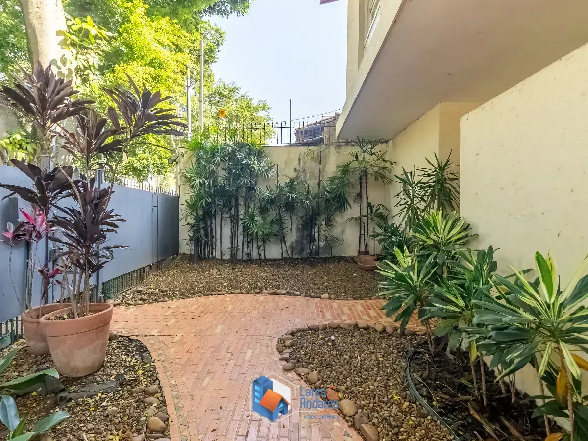Imagem Casa para venda em Pacaembu com 5 quartos, sendo 1 suíte, 318m²