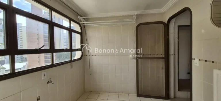 Imagem Apartamento à venda no Edifício Biarritz, com vista encantadora para o sol nascente acima das copa...