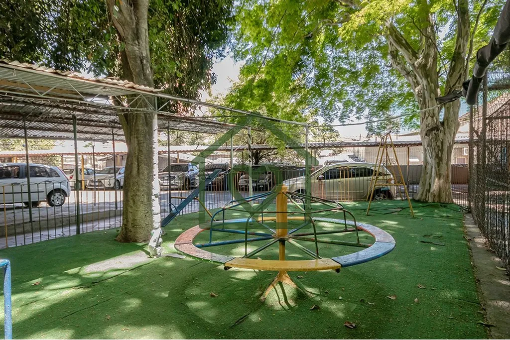 Imagem Descubra o seu novo lar em Porto Alegre, RS! Este charmoso apartamento localizado na Av. Princesa Is...