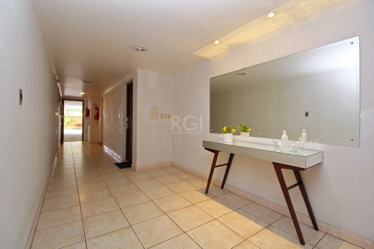 Imagem Apartamento para Venda - 100m², 2 dormitórios, 1 vaga - Menino Deus