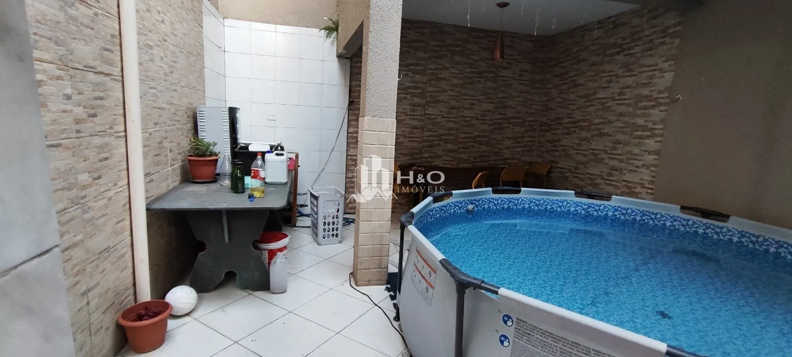 Imagem Sobrado à Venda com 4 Dormitórios no Parque Maria Luiza - Amplo Quintal e Ótima Localização