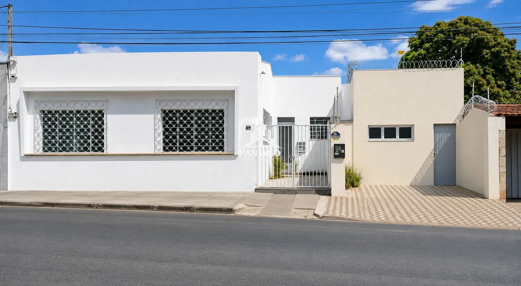 Foto do imóvel Casa Terreno Comercial à Venda na Avenida Miranda Reis em Cuiabá