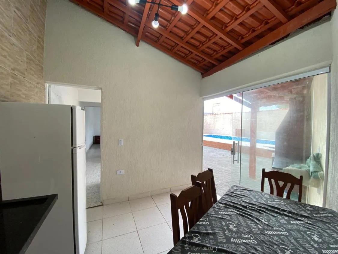 Imagem CASA COM PISCINA, CHURRASQUEIRA E ACEITA FINANCIAMENTO BANCÁRIO NO JARDIM SUARÃO EM ITANHAÉM