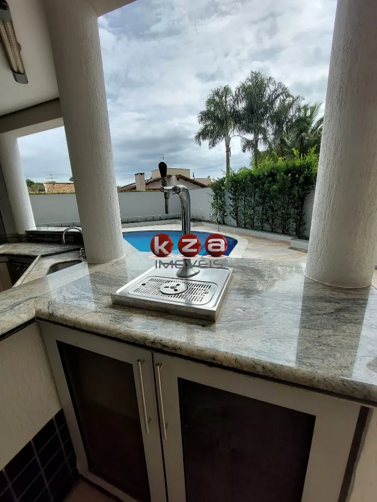 Imagem Imponente casa de alto padrão em condomínio à venda em Valinhos-SP, 4 quartos, 4 suítes, 3 salas, 8 banheiros, 4 vagas de garagem, 440m².