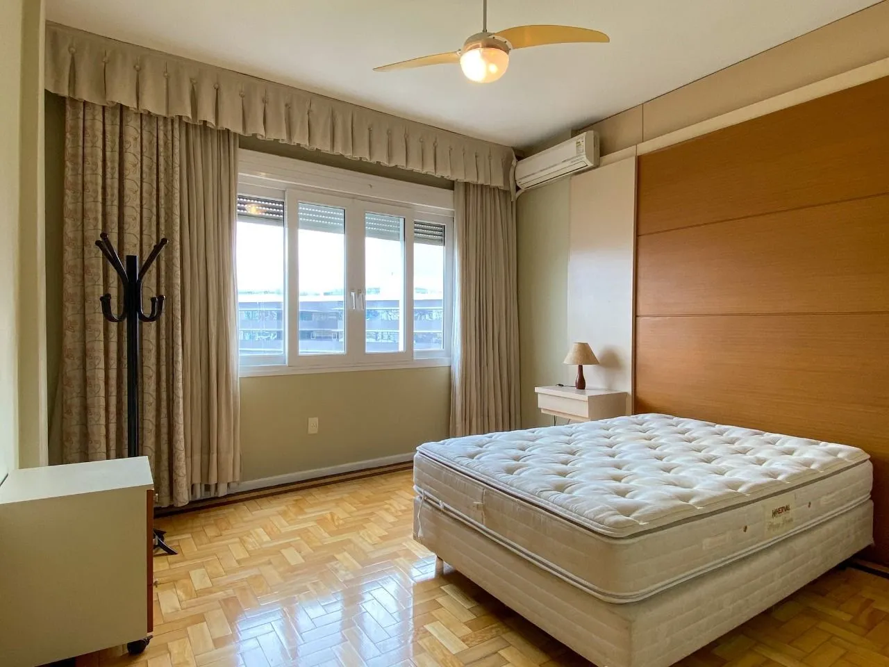 Imagem Apartamento 3 dormitórios, com linda vista, em frente ao Hospital de Clínicas