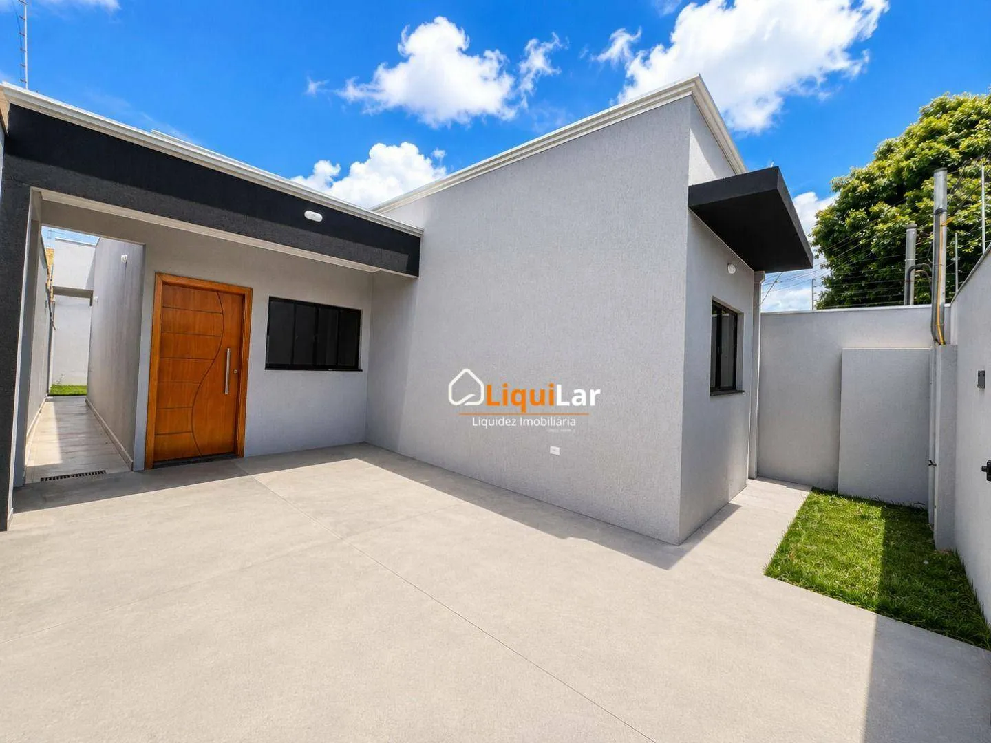Imagem Casa à Venda com Suíte e Amplo Quintal em Localização Privilegiada Próxima à Lagoa Itatiaia