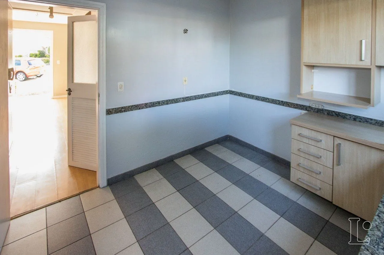 Imagem Excelente casa em condomínio fechado -Bairro Cristal