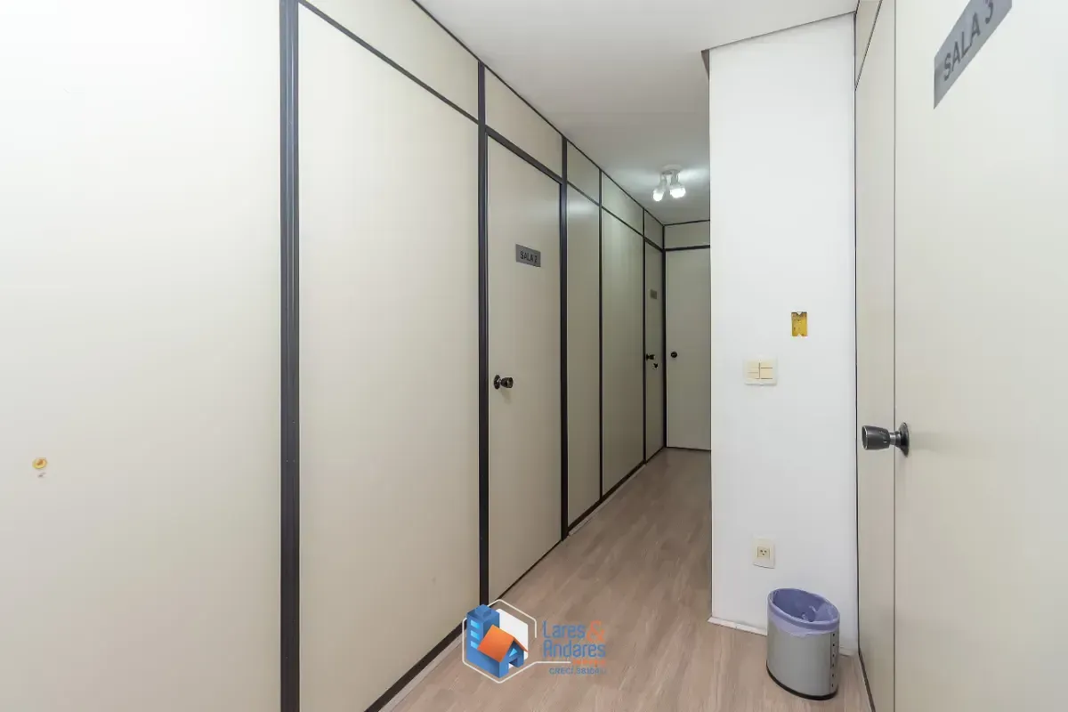 Imagem Conjunto comercial para venda em Cerqueira César, 82m²