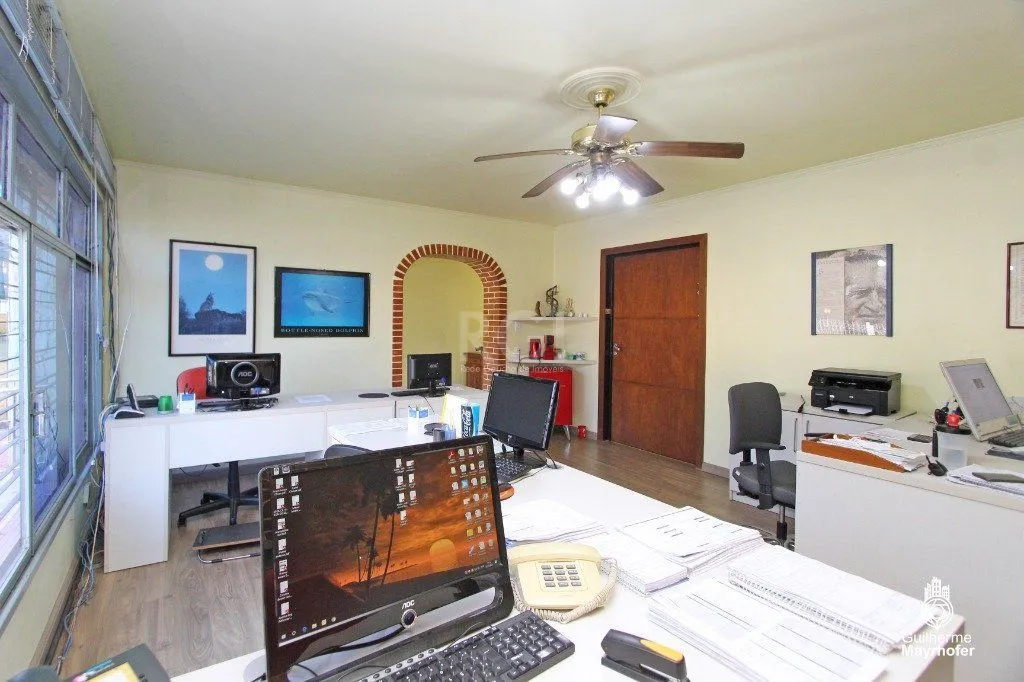 Imagem Casa para Venda - 500m², 5 dormitórios, sendo 2 suites, 5 vagas - Menino Deus