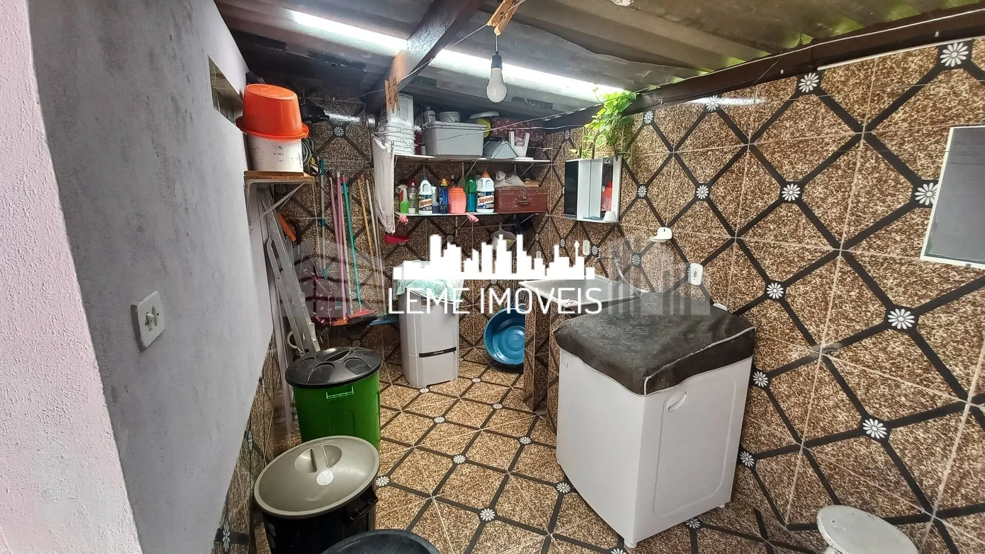 Imagem SOBRADO COM "05" (CINCO) CÔMODOS COM ESCRITURA! ÓTIMA LOCALIZAÇÃO!!!