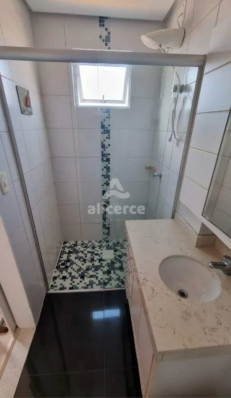 Imagem Apartamento semi mobiliado, 3 dorm. com suíte, andar alto e vista livre em Barreiros - São José - SC