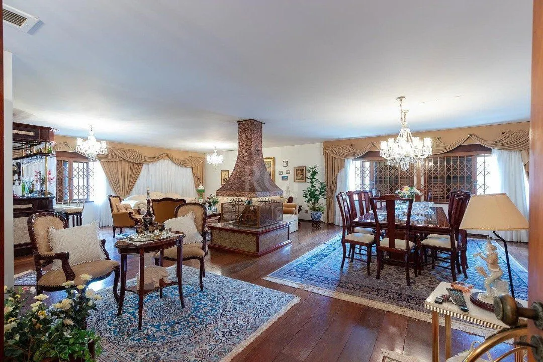 Imagem Casa para Venda - 725m², 4 dormitórios, sendo 1 suites, 4 vagas - Vila Assunção