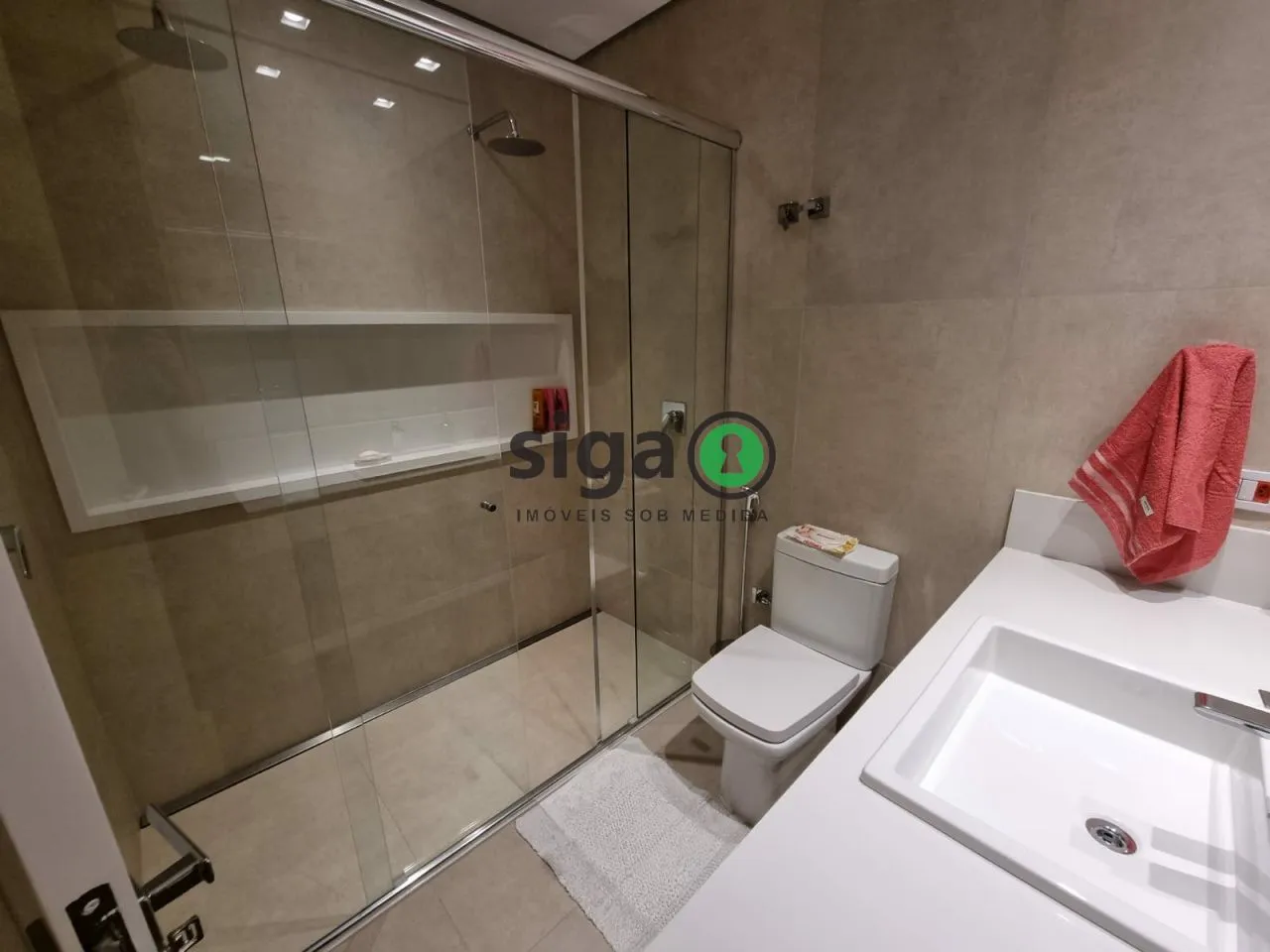 Imagem JARDIM PAULISTA: CASA COM 4 SUÍTES - 4 VAGAS - 415M²