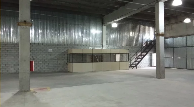 Imagem Galpão com 1100m2 na Rod. Anhanguera / SP.
