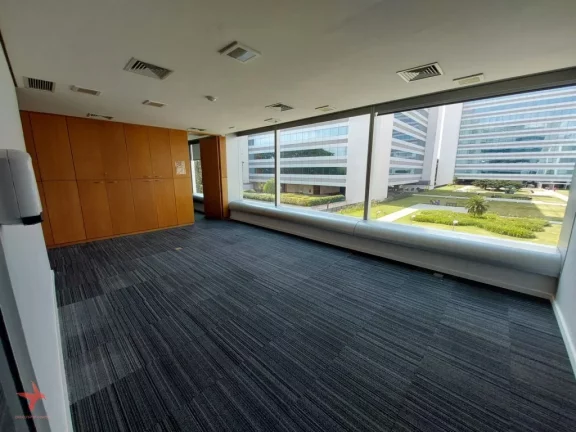 Imagem Locação de Sala Comercial de Alto Padrão em São Paulo - Jardim São Luís: 10 Salas, 12 Banheiros, 11 Vagas, 1.124m².