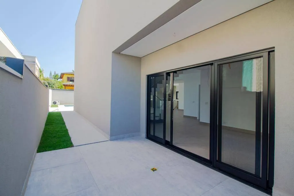 Imagem Sobrado de 430m² Localizado no Alphaville Residencial 2 em Barueri/SP!