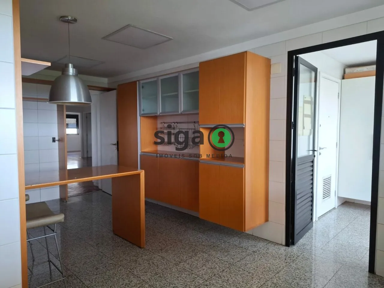 Imagem Apartamento disponível para locação - 400m²- 4 suítes - 5 vagas - Depósito privativo
