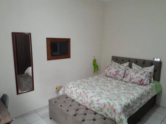 Imagem Sobreposta Alta, com Garagem Fechada, Ponta da Praia