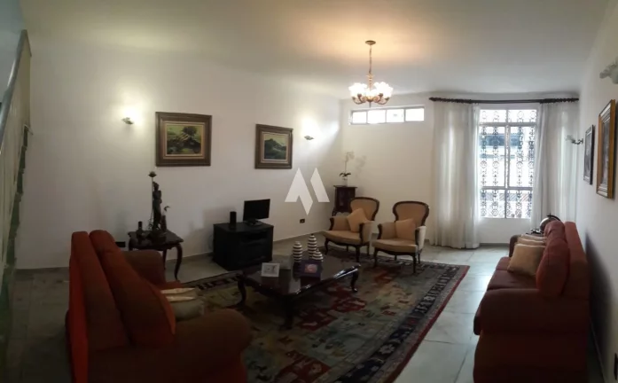 Imagem Casa à Venda no Centro de São Vicente– 307,73m², 4 Quartos, 1 Suíte, 4 Banheiros e Área de Festas
