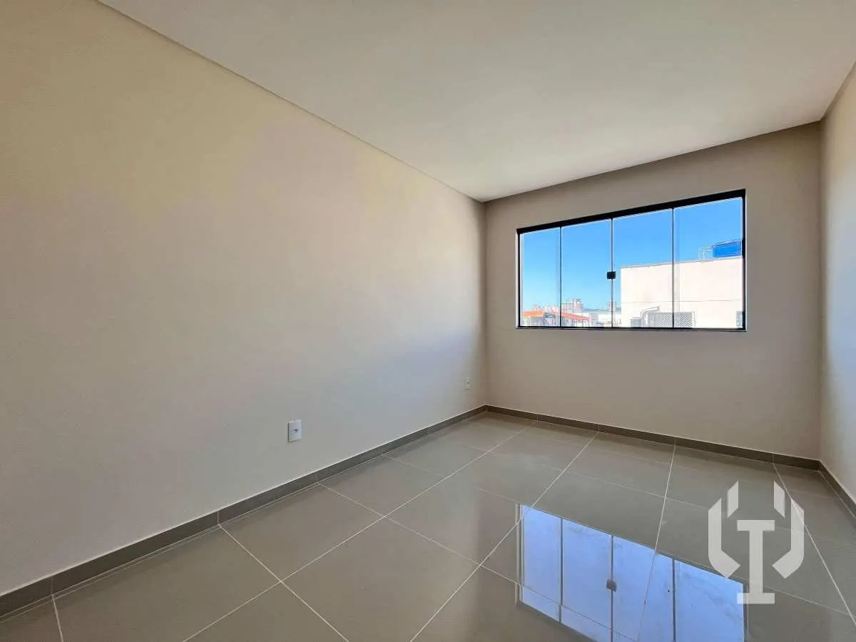 Imagem Sobrado Novo à Venda em Morretes - Itapema/SC
