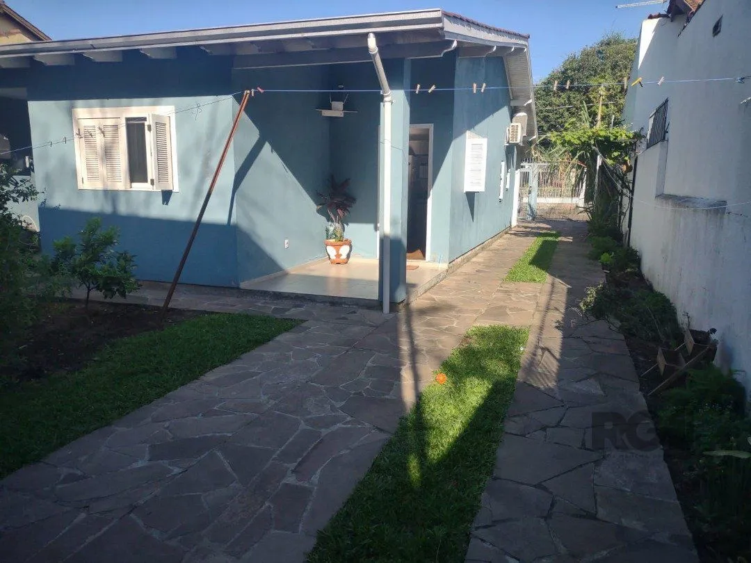 Imagem Casa com 250m², 2 quartos, 1 suite, edícula, no bairro Nonoai