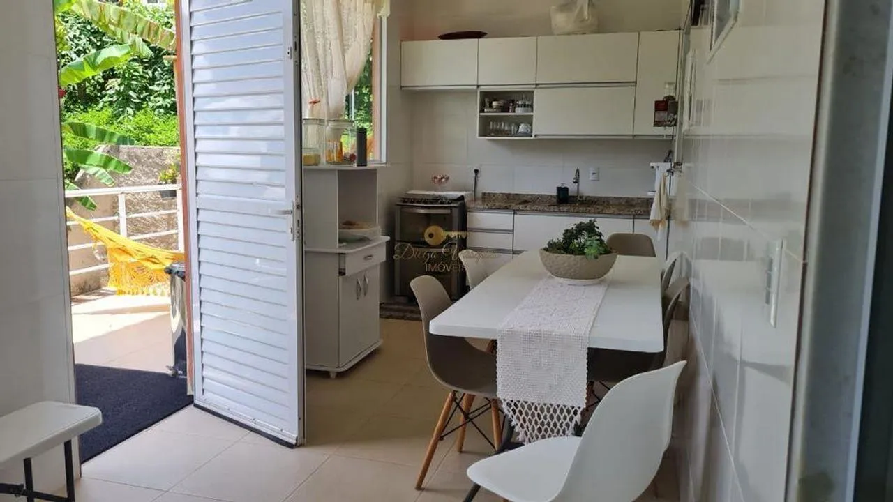 Imagem Casa em Condomínio para Venda em Teresópolis / RJ no bairro Vale Alpino