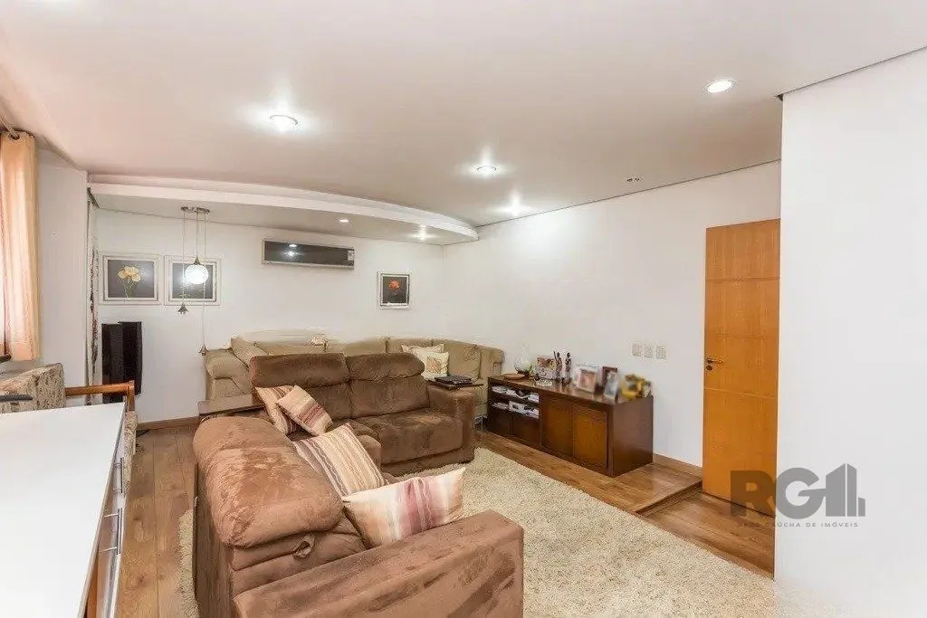Imagem Casa com 3 dormitórios no bairro Jardim Lindóia