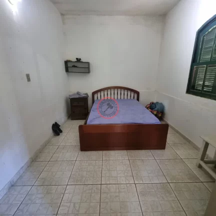 Imagem TRES CASAS EM UM TERRENO DE 700 MT COM ACESSO PARA O RIO. ENTRADA CONJUNTA PARA GARAGEM, PELA RUA