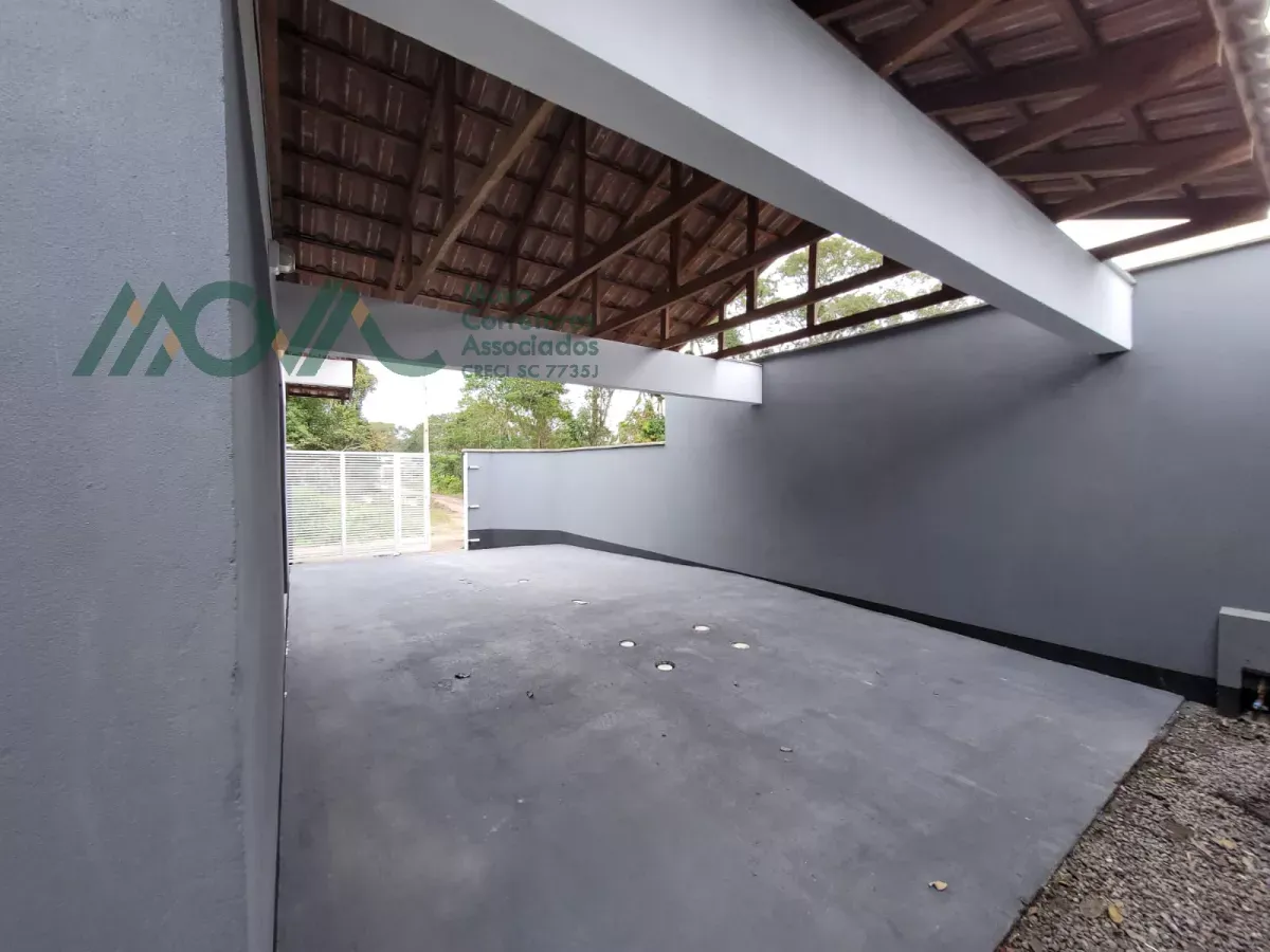 Imagem Casa de esquina, localizada no Balneário Farol do Itapoá II, com área construída de aproximadame...