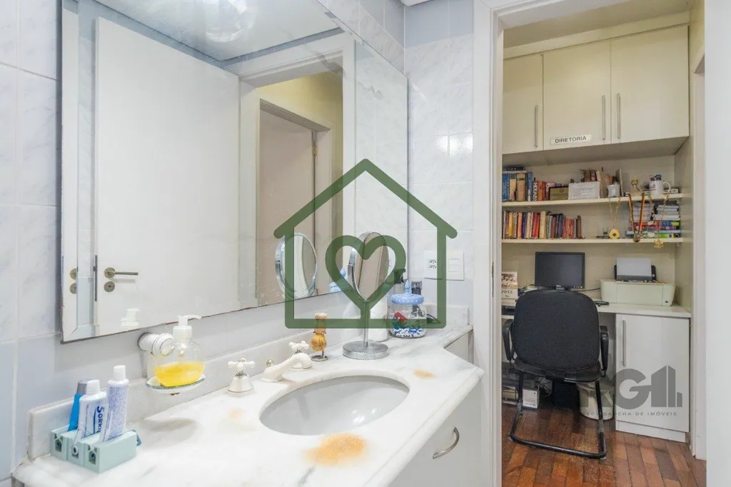 Imagem Apartamento de um quarto (dormitório), sacada e uma vaga de garagem no bairro Santana em Porto Aleg...