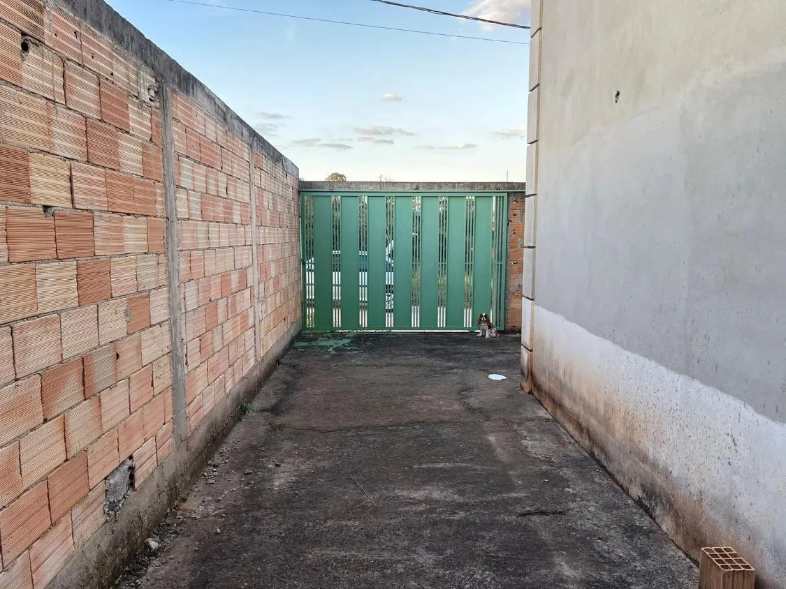Imagem Vendo uma excelente casa em Crucilândia/MG ( valor 500.000,00 )