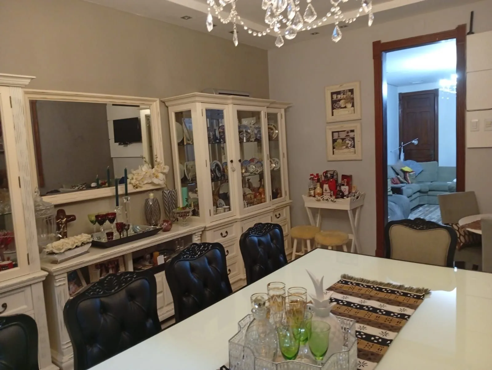 Imagem Casa com 5 quartos , 7 banheiros e pátio!