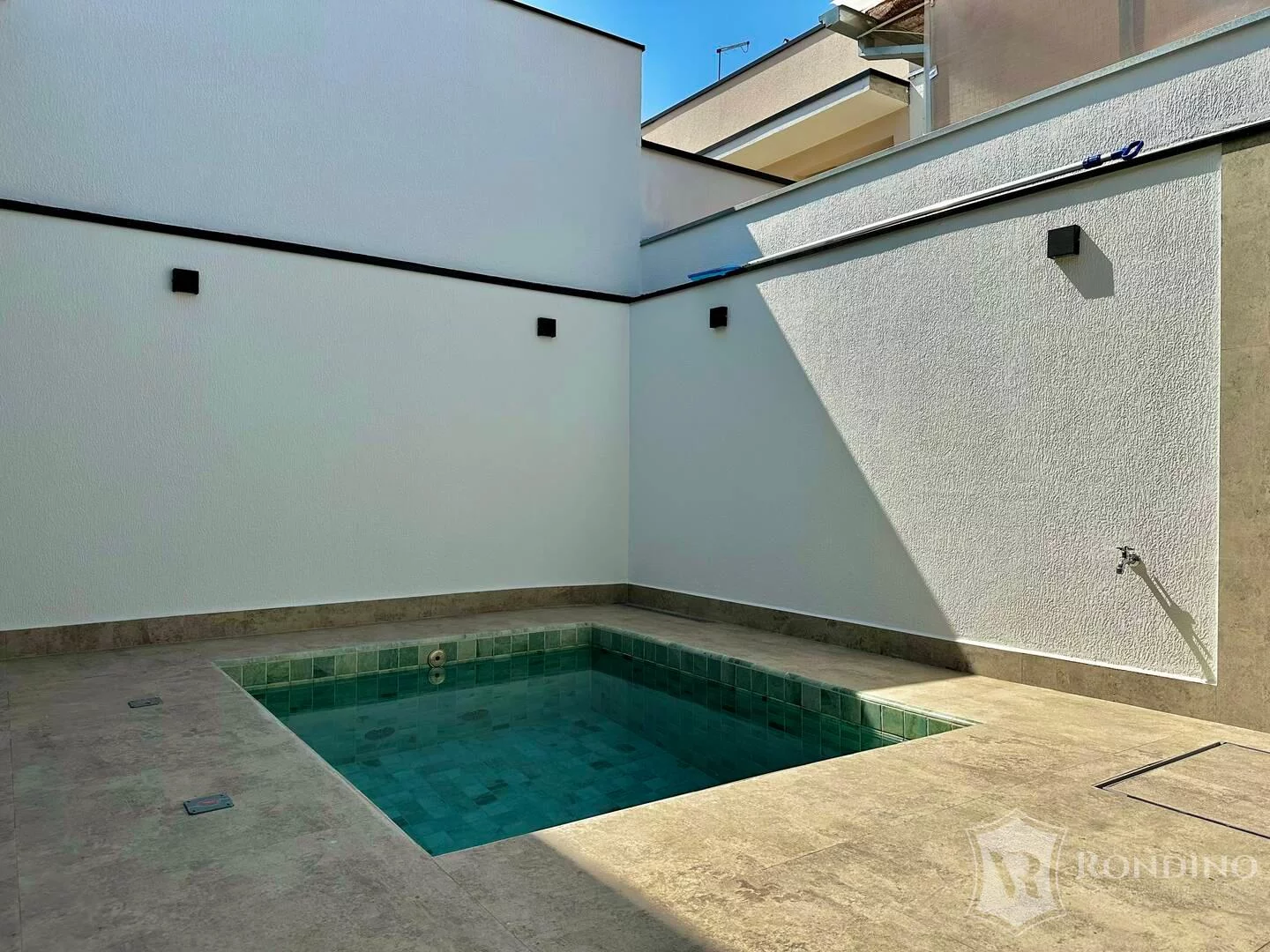 Imagem Casa t?(C)rrea em condomínio Terras de São Francisco, 3 dormitórios e piscina