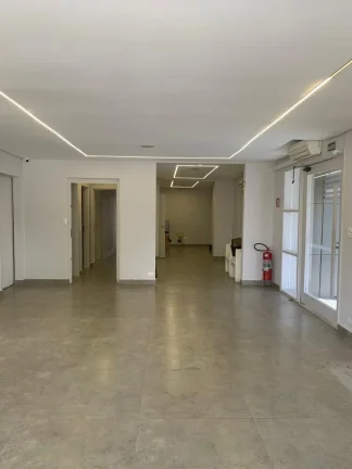 Imagem Galpão Comercial à Venda ou Locação em Sorocaba-SP: 4 Salas, 4 Banheiros, 10 Vagas de Garagem, 303m² no Jardim Pires de Mello.