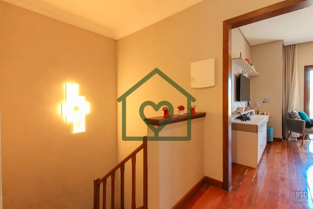 Imagem Uma casa que se destaca pela harmonia dos espaços, pela luz natural abundante e pela sensação de ...
