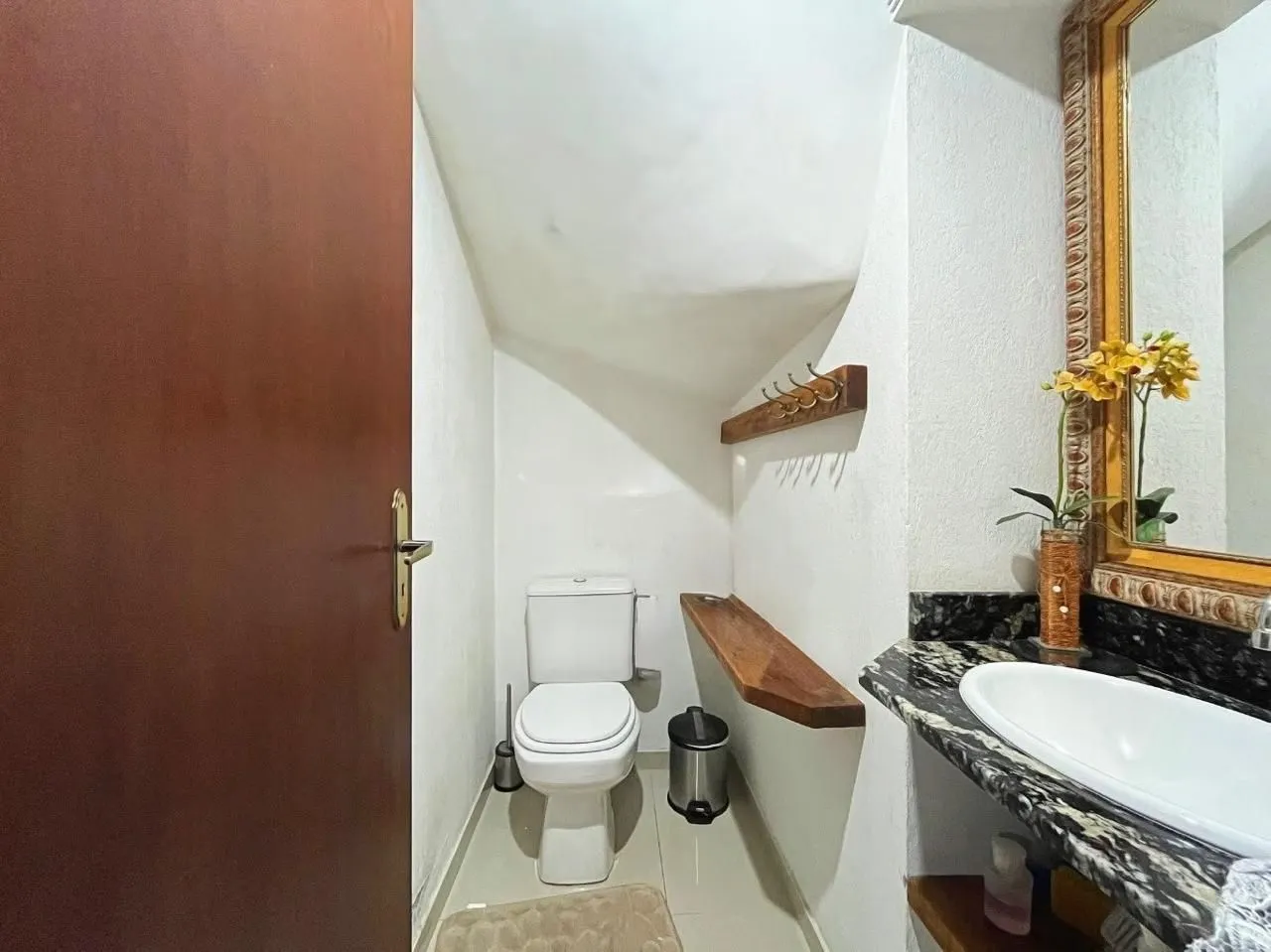 Imagem Excelente casa a venda com 3 dormitórios no bairro Tristeza em Porto Alegre.