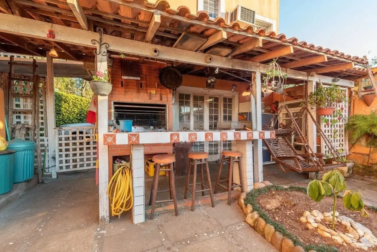 Imagem Casa de 3 dormitórios com 206m² à venda no Bairro Santa Tereza.