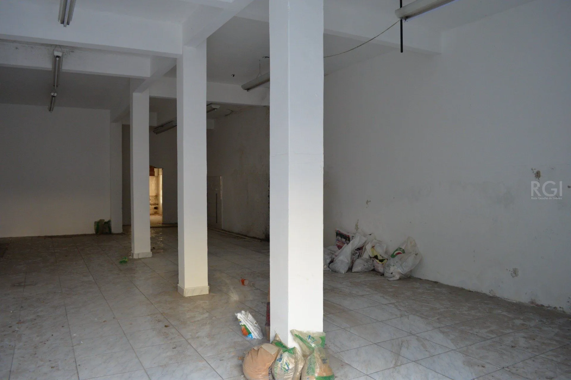 Imagem Prédio com Loja e 3 apartamentos - 470.08m², Floresta