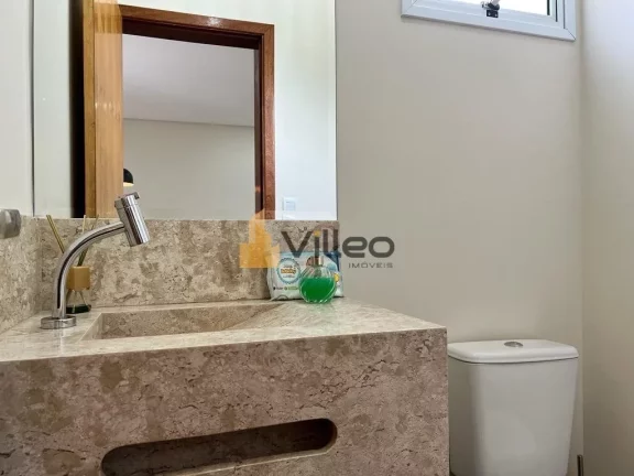Imagem Apresentamos este magnífico sobrado localizado no Condomínio Villagio Milano, situado no bairro Wa...