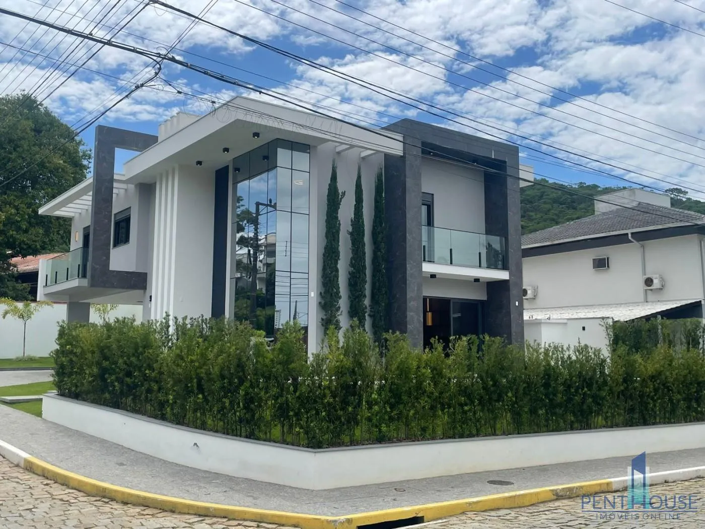 Foto do imóvel Casa em Condomínio para Venda em Balneário Camboriú, ARIRIBÁ, 4 dormitórios, 4 suítes, 5 banheiros, 3 vagas em Avenida das Arapongas, 1265 - ARIRIBÁ, Balneário Camboriú - SC
