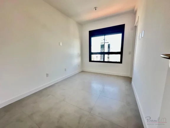 Imagem Apresentamos este elegante apartamento novo, nunca habitado, que une conforto, tecnologia e localiza...