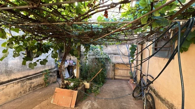 Imagem Casa padrão à venda no Fabrício, Uberaba - 4 dormitórios, 2 banheiros, garagem coberta