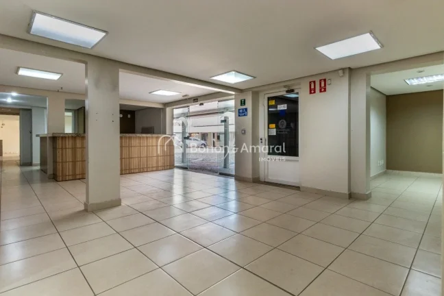 Imagem Imóvel comercial localizado em ponto estratégico de Campinas, na esquina da Avenida Dr. Moraes Sal...
