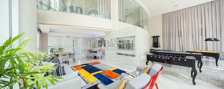 Imagem Belíssimo apartamento com 3 suítes bem decoradas na Praia Brava
