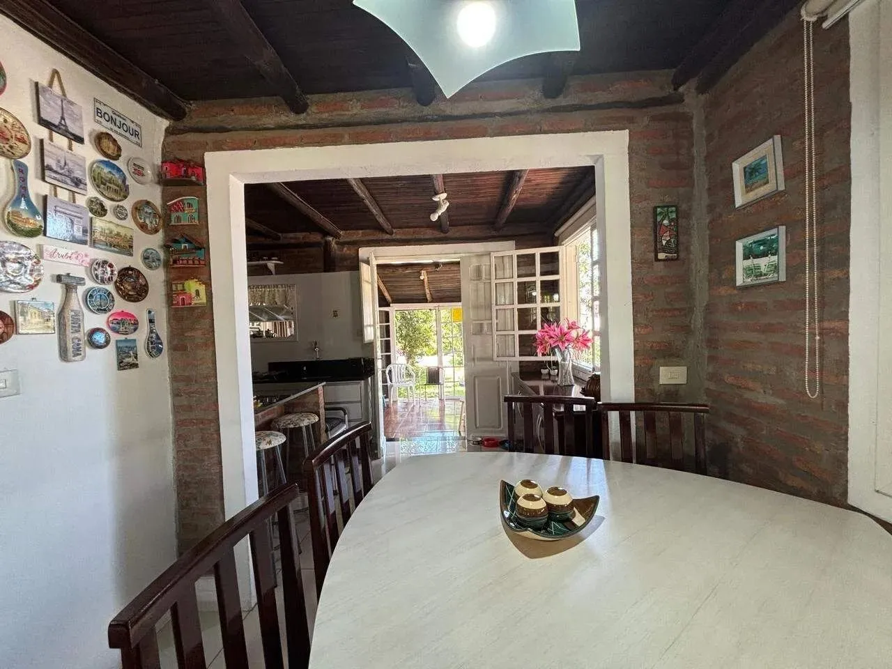 Imagem Residência de Luxo no Cantegril com 4 Dormitórios, 2 Suítes, Piscina e Espaço Gourmet Exclusivo