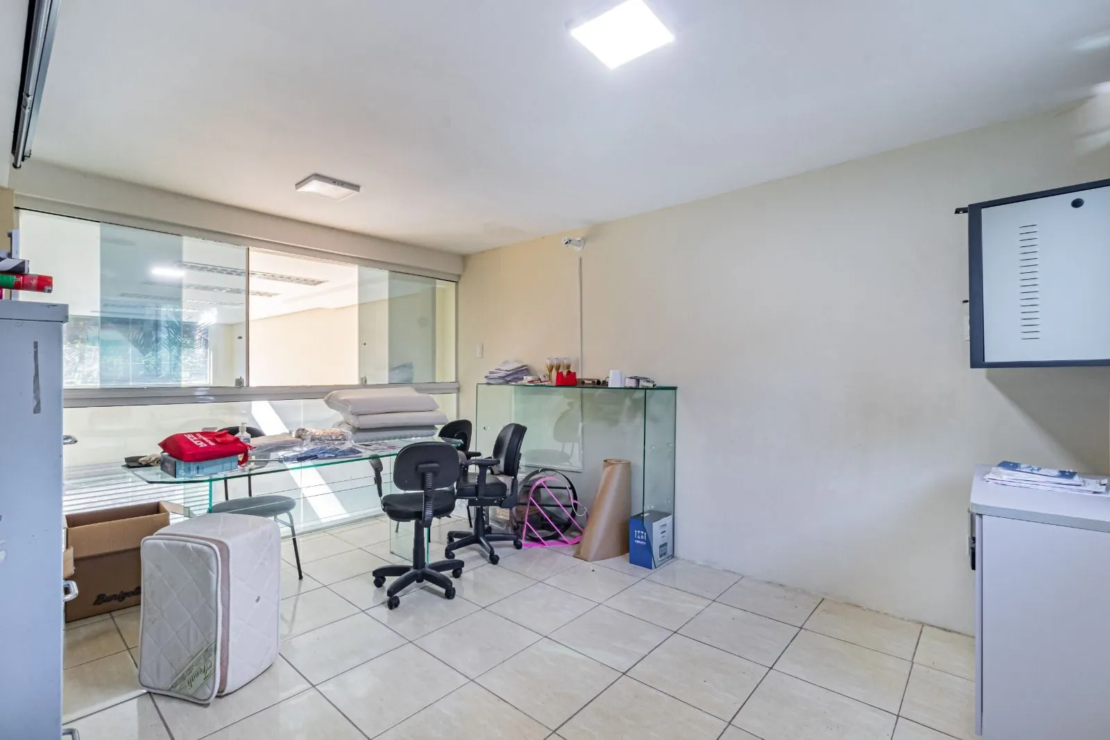 Imagem Oportunidade Única! Prédio Comercial em Localização Privilegiada em Porto Alegre