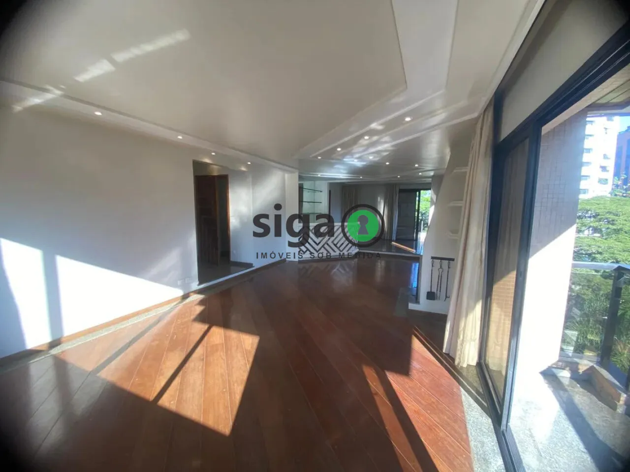 Foto do imóvel Apartamento á Venda - 235m², 4 Suítes e 4 Vagas em Moema.