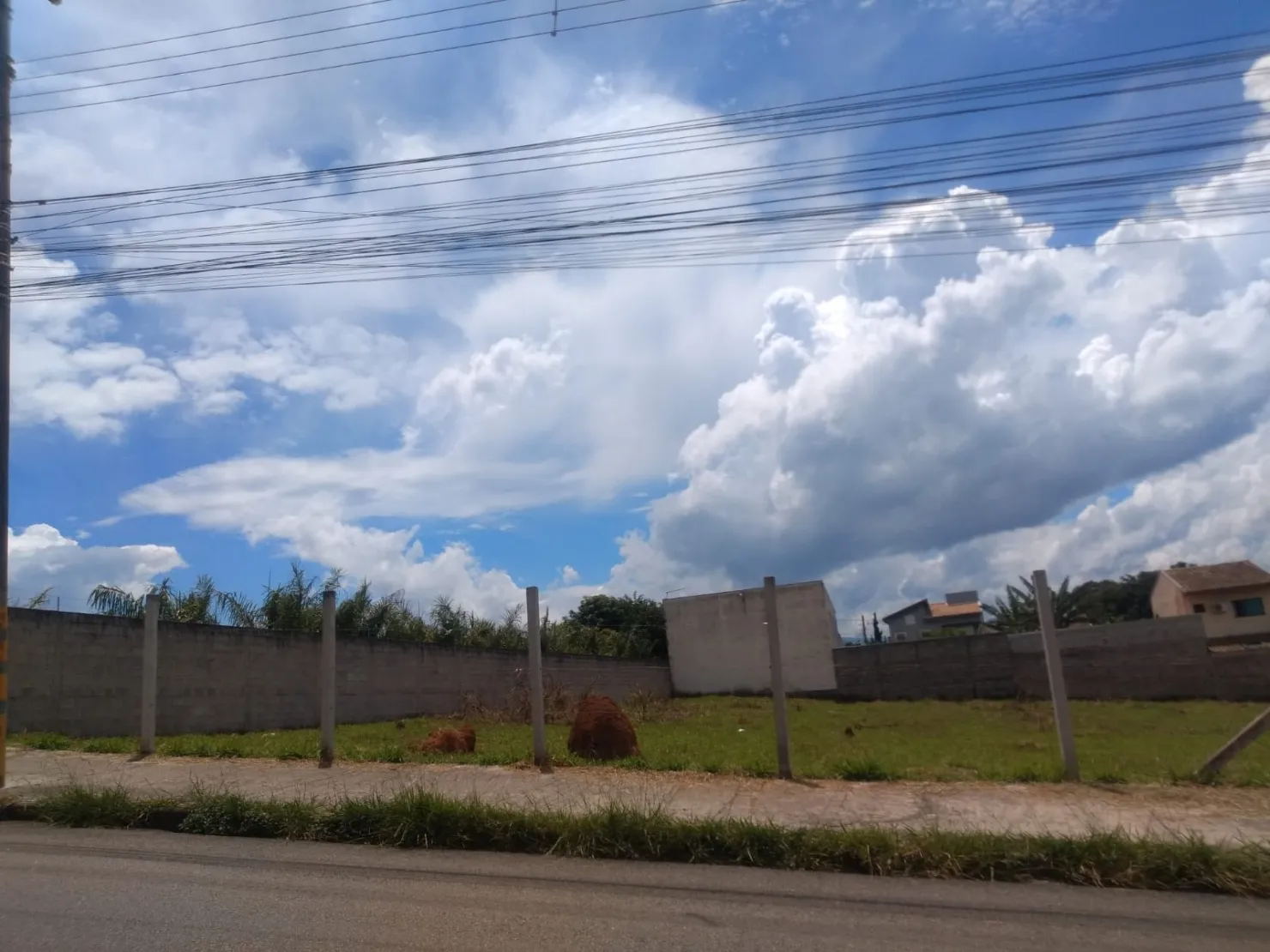 Imagem Terreno à venda 1000M², Residencial Estoril, Taubaté - SP